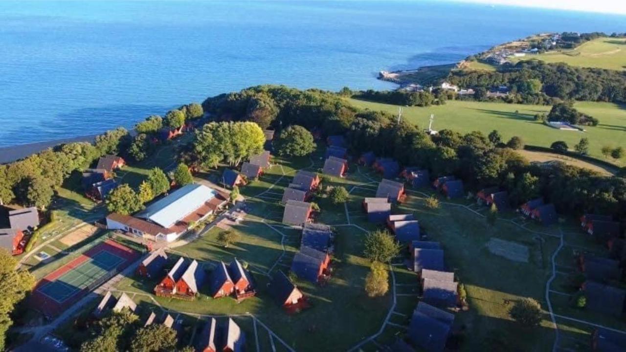 Escape To A Clifftop Chalet With Pool And Tennis Onsite - 1A Kingsdown Holiday Park Екстериор снимка