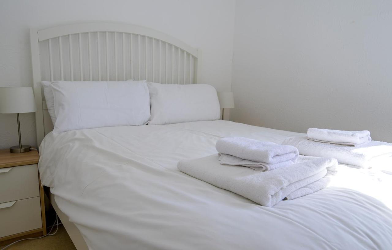 Escape To A Clifftop Chalet With Pool And Tennis Onsite - 1A Kingsdown Holiday Park Екстериор снимка