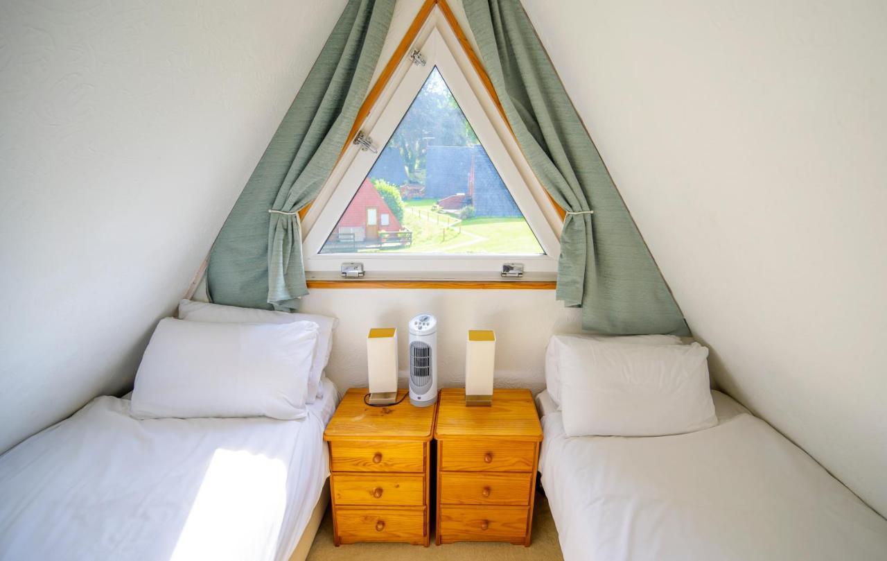 Escape To A Clifftop Chalet With Pool And Tennis Onsite - 1A Kingsdown Holiday Park Екстериор снимка