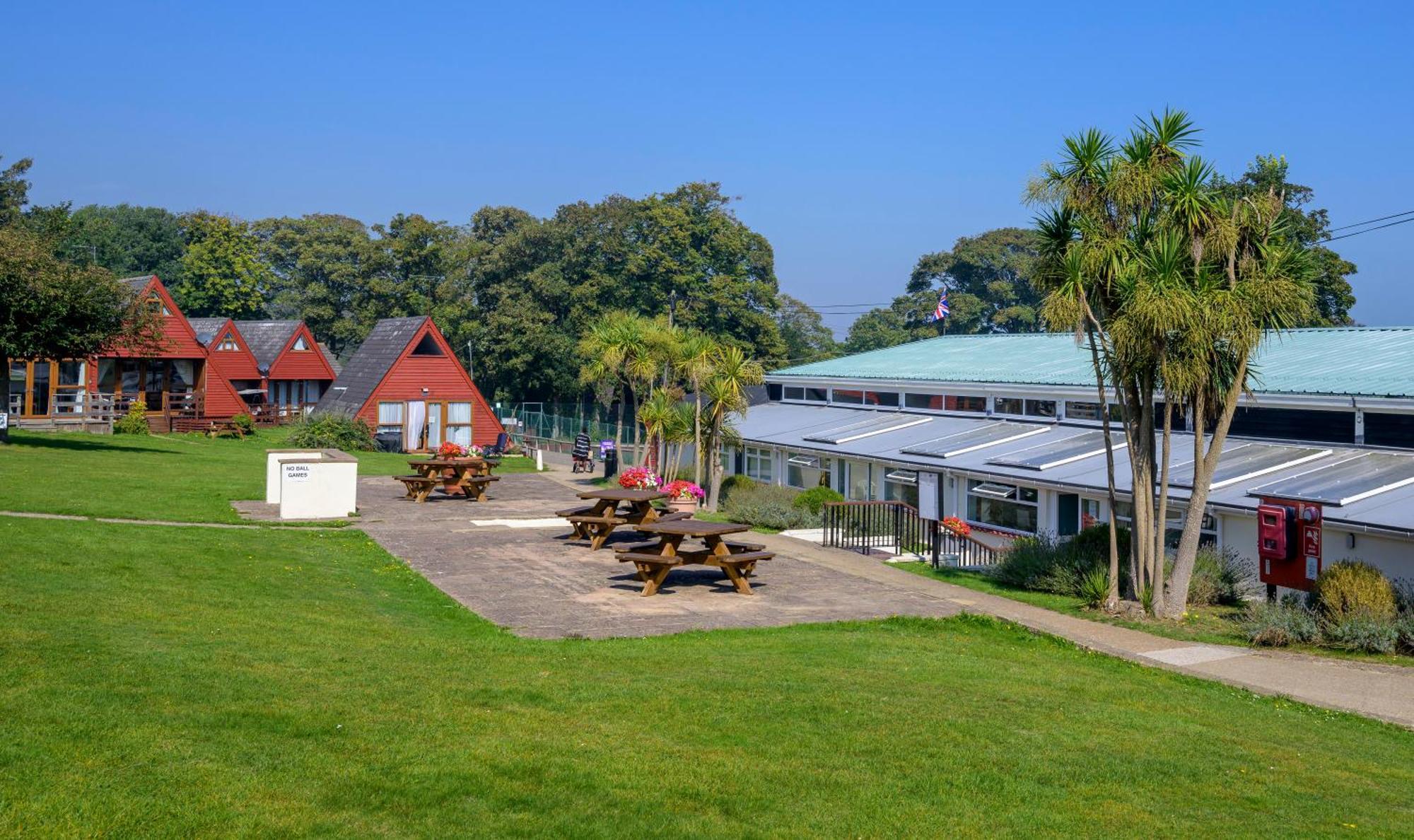 Escape To A Clifftop Chalet With Pool And Tennis Onsite - 1A Kingsdown Holiday Park Екстериор снимка